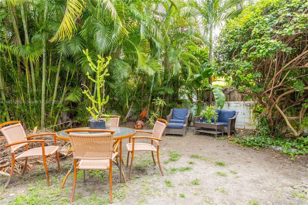 Недавно продано: $495,000 (2 спален, 2 ванн, 1126 Квадратных фут)