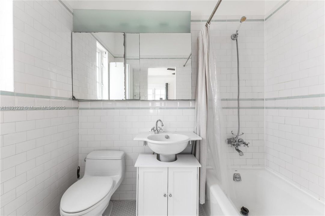 Недавно продано: $495,000 (2 спален, 2 ванн, 1126 Квадратных фут)