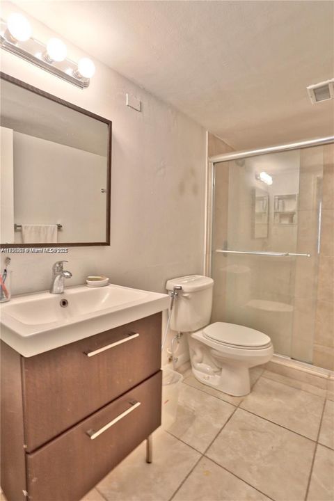 For Sale: $299,000 (1 beds, 1 baths, 800 Square Feet)