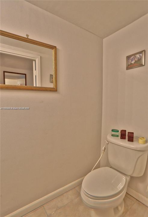 For Sale: $299,000 (1 beds, 1 baths, 800 Square Feet)