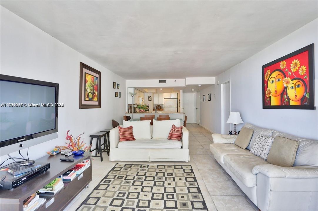 For Sale: $299,000 (1 beds, 1 baths, 800 Square Feet)