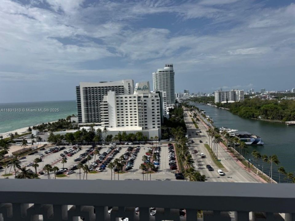 Недавно продано: $550,000 (1 спален, 1 ванн, 927 Квадратных фут)