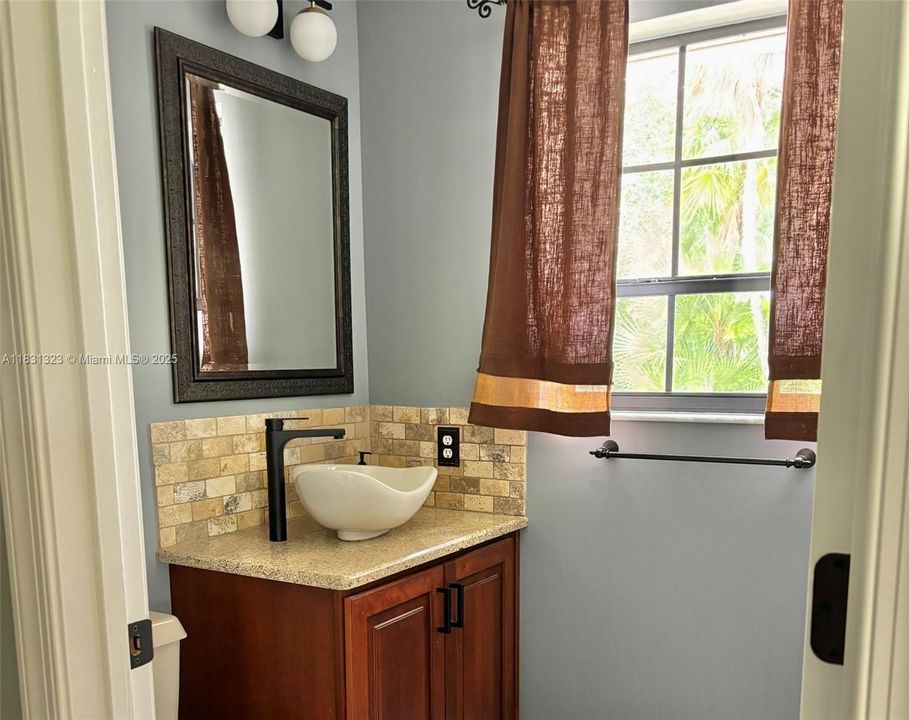 Recently Sold: $699,000 (3 beds, 2 baths, 2274 Square Feet)