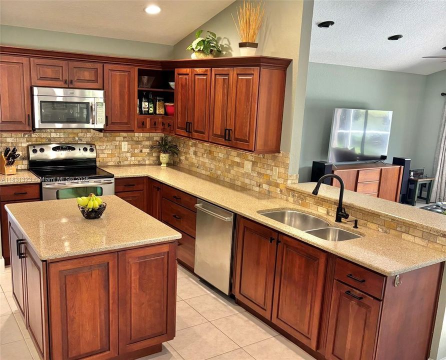 Recently Sold: $699,000 (3 beds, 2 baths, 2274 Square Feet)