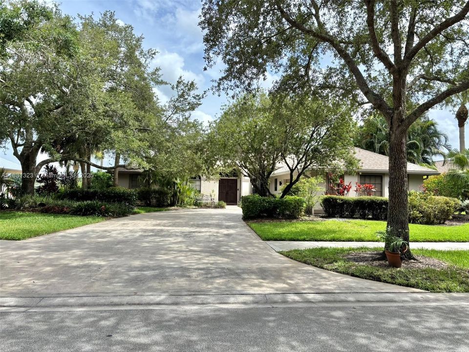 Recently Sold: $699,000 (3 beds, 2 baths, 2274 Square Feet)