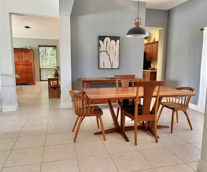 Recently Sold: $699,000 (3 beds, 2 baths, 2274 Square Feet)