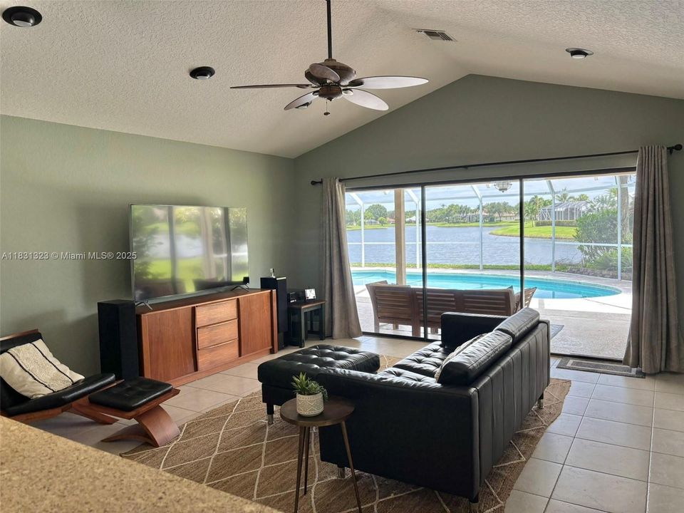 Recently Sold: $699,000 (3 beds, 2 baths, 2274 Square Feet)