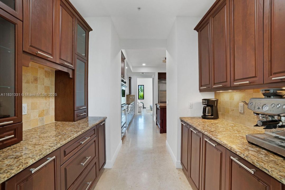 En Venta: $2,895,000 (4 camas, 3 baños, 4815 Pies cuadrados)