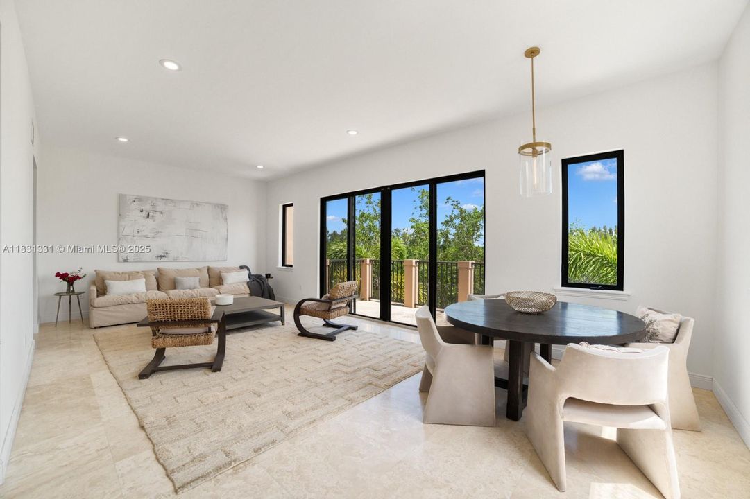 En Venta: $2,895,000 (4 camas, 3 baños, 4815 Pies cuadrados)