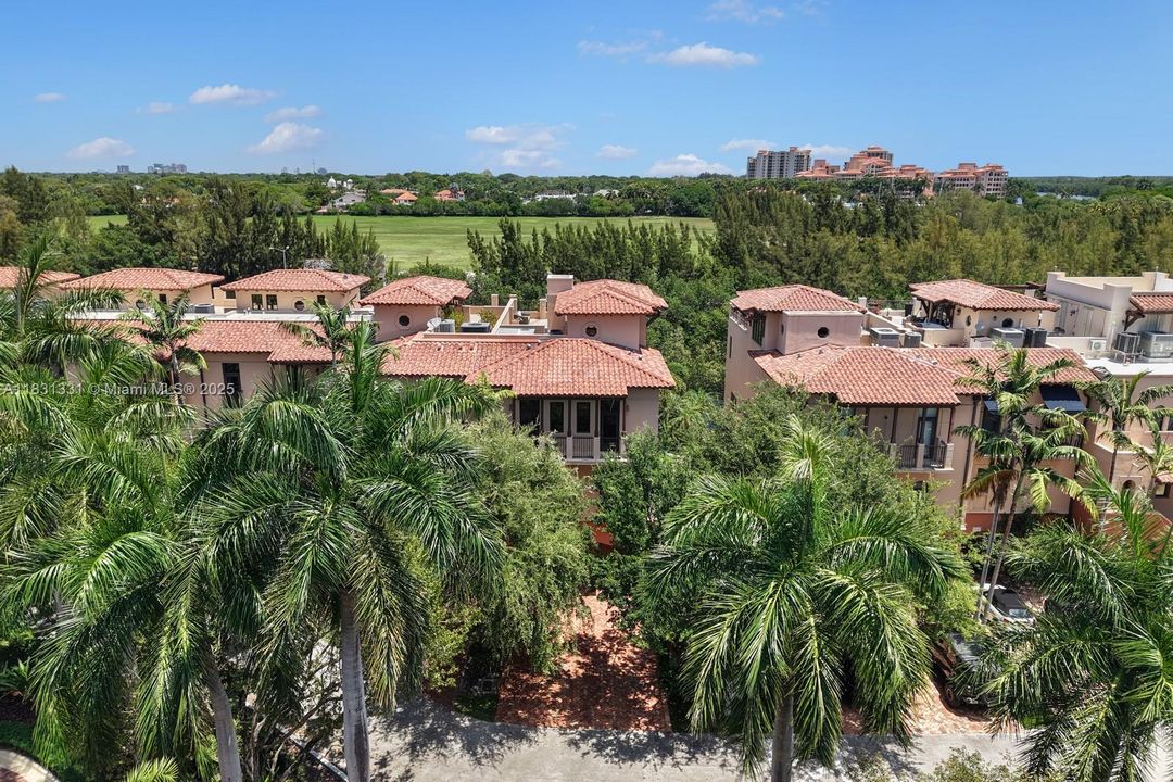 En Venta: $2,895,000 (4 camas, 3 baños, 4815 Pies cuadrados)