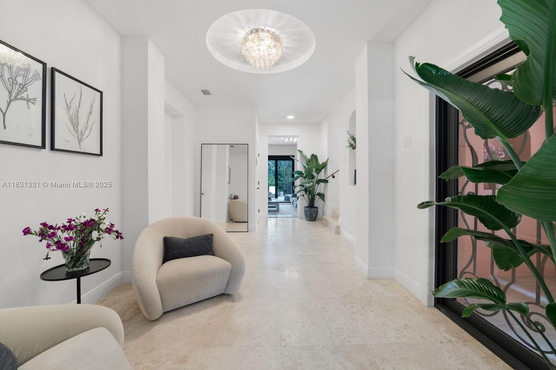 En Venta: $2,895,000 (4 camas, 3 baños, 4815 Pies cuadrados)