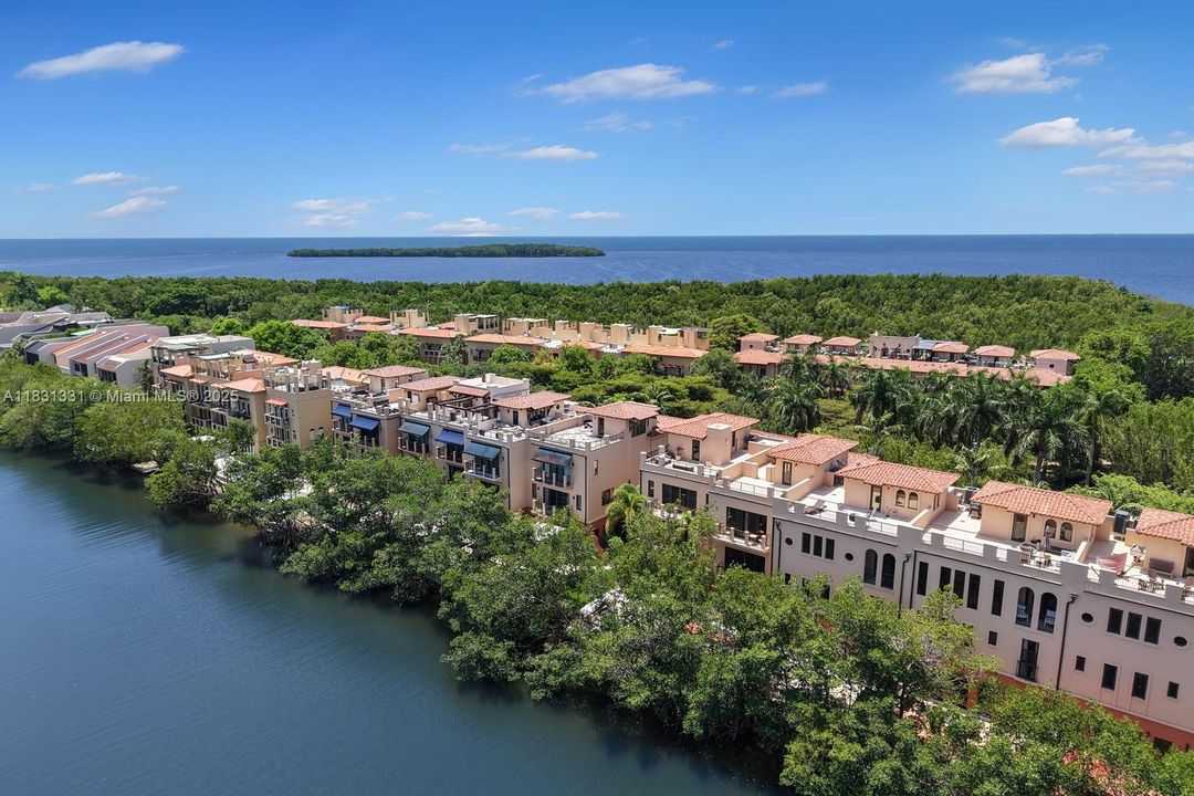 En Venta: $2,895,000 (4 camas, 3 baños, 4815 Pies cuadrados)