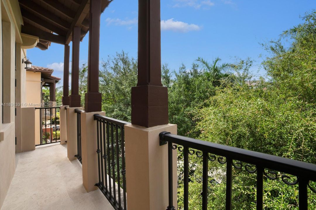 En Venta: $2,895,000 (4 camas, 3 baños, 4815 Pies cuadrados)