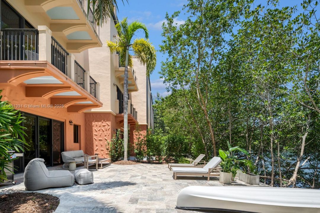 En Venta: $2,895,000 (4 camas, 3 baños, 4815 Pies cuadrados)