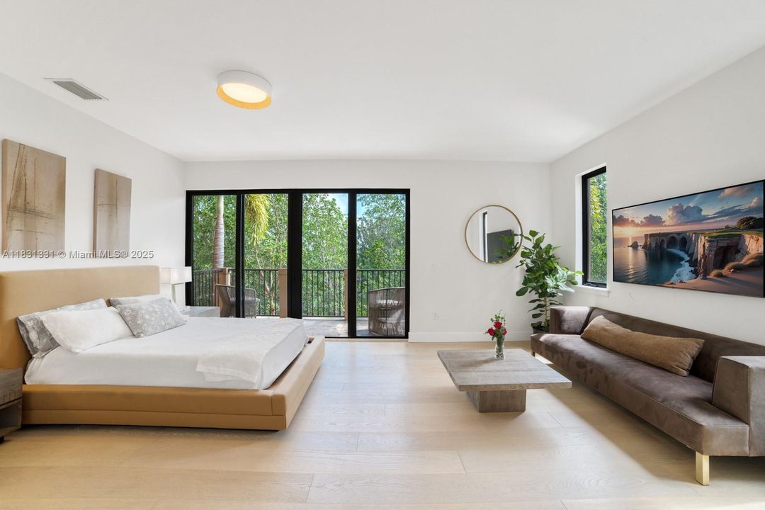 En Venta: $2,895,000 (4 camas, 3 baños, 4815 Pies cuadrados)