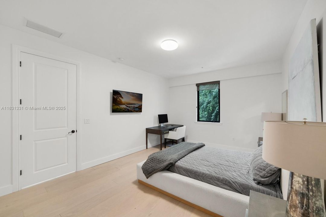 En Venta: $2,895,000 (4 camas, 3 baños, 4815 Pies cuadrados)