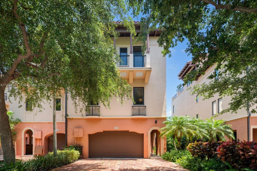 En Venta: $2,895,000 (4 camas, 3 baños, 4815 Pies cuadrados)