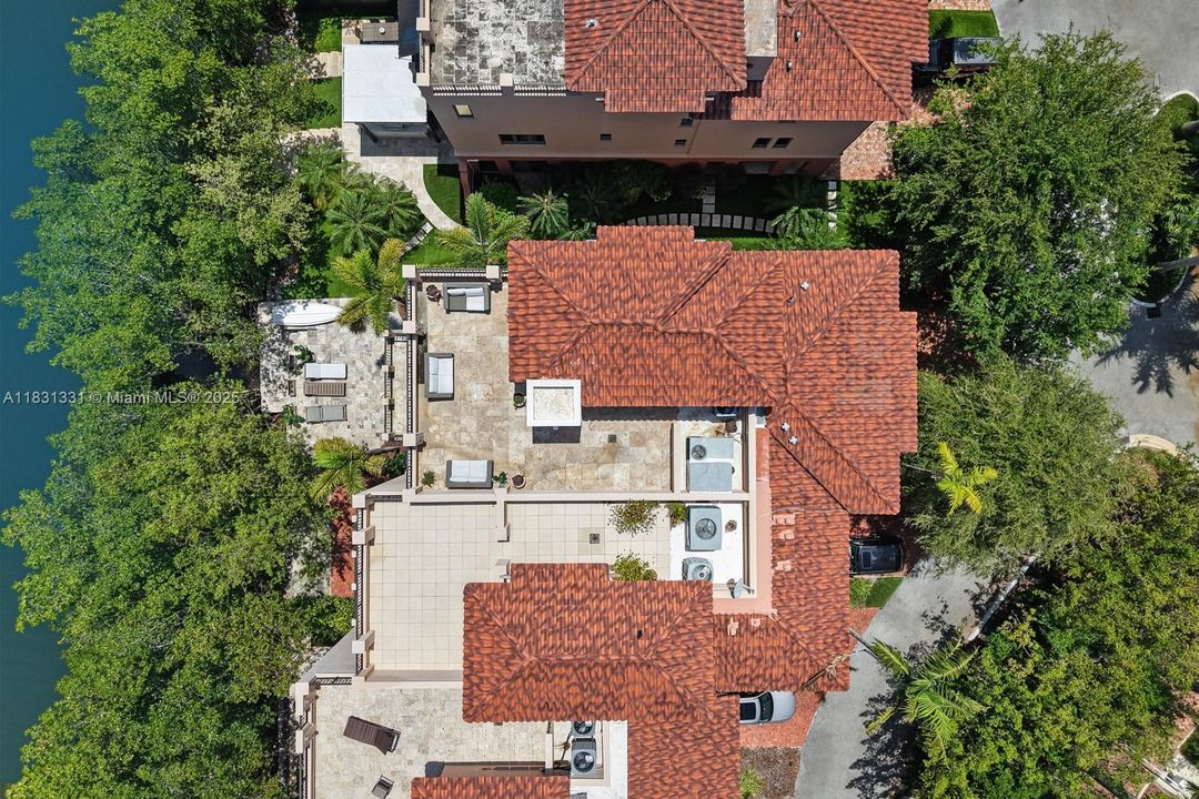 En Venta: $2,895,000 (4 camas, 3 baños, 4815 Pies cuadrados)