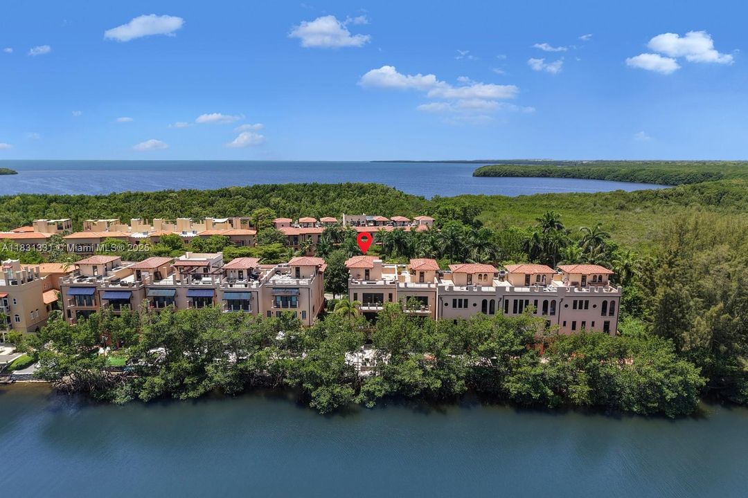 En Venta: $2,895,000 (4 camas, 3 baños, 4815 Pies cuadrados)