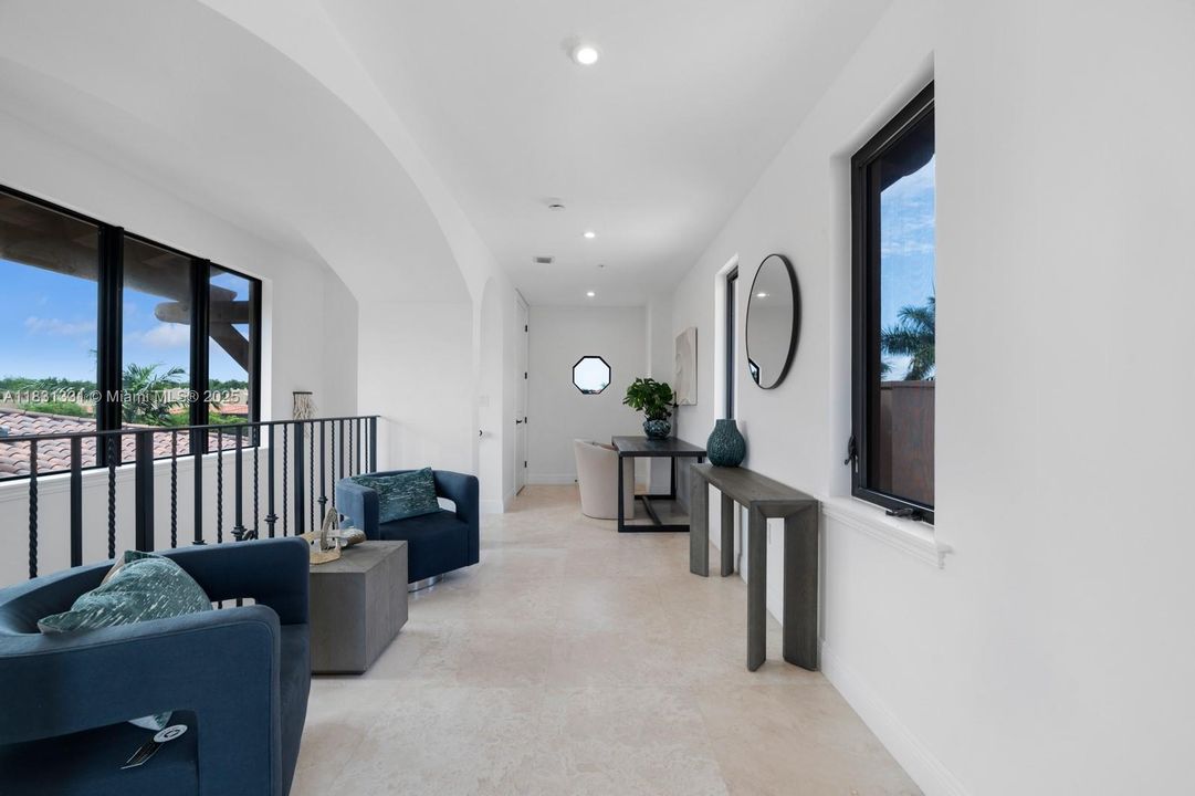 En Venta: $2,895,000 (4 camas, 3 baños, 4815 Pies cuadrados)