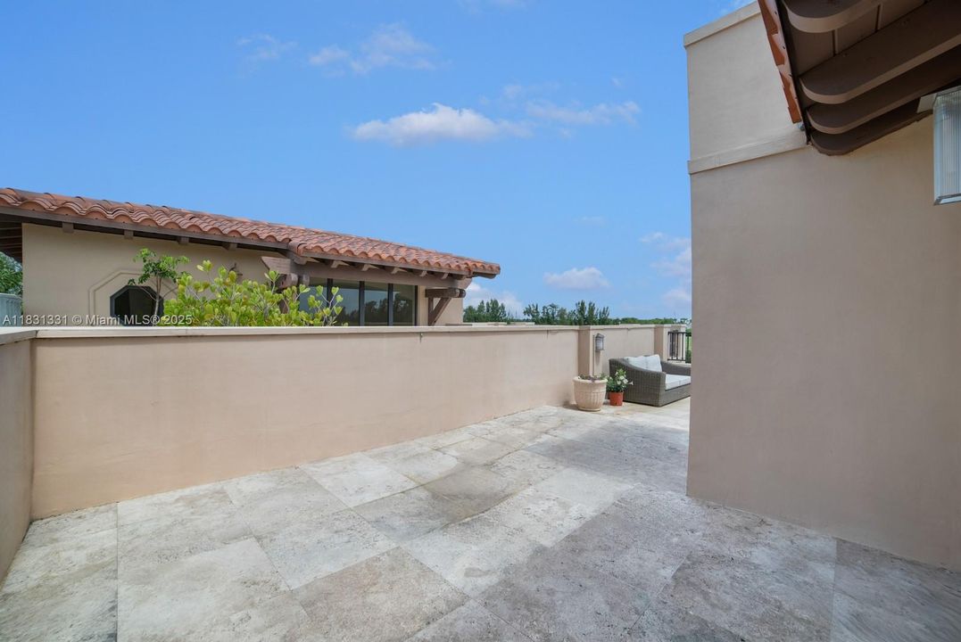 En Venta: $2,895,000 (4 camas, 3 baños, 4815 Pies cuadrados)