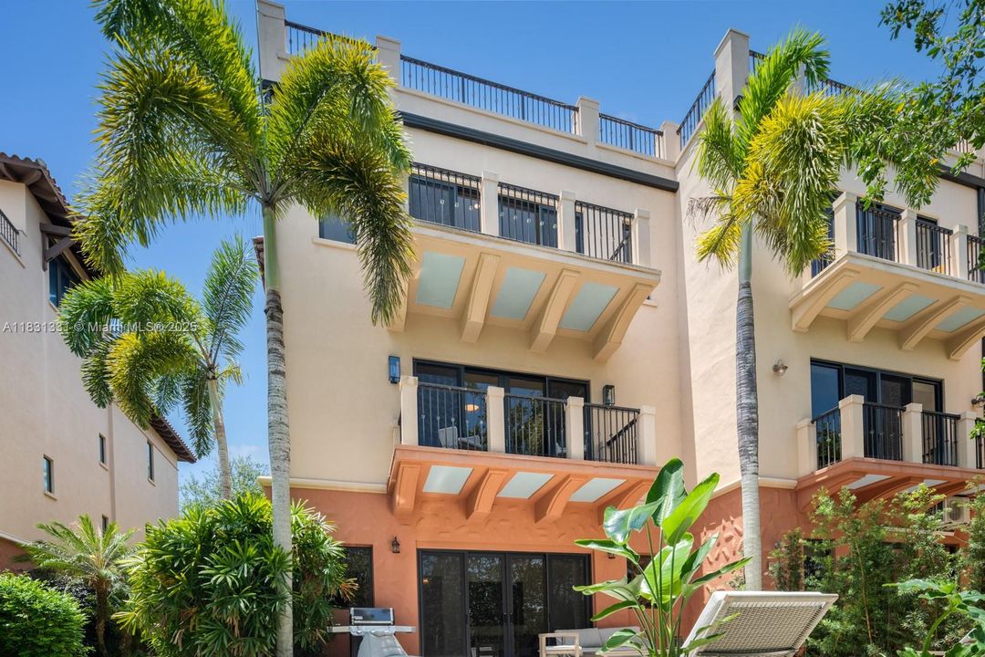 En Venta: $2,895,000 (4 camas, 3 baños, 4815 Pies cuadrados)