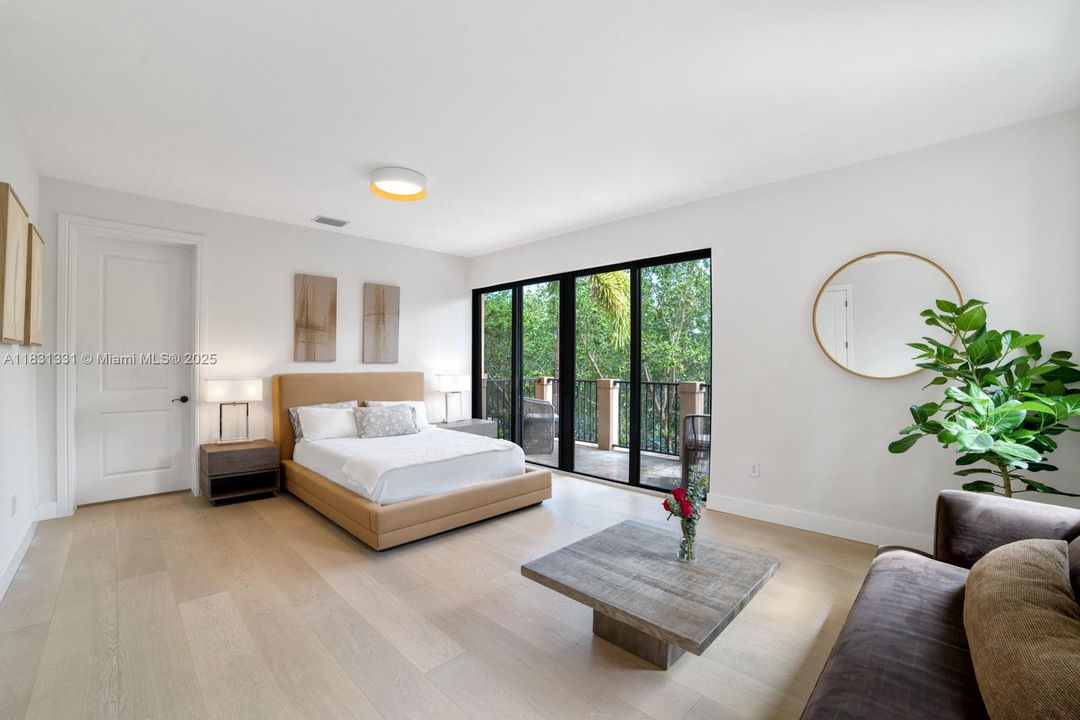 En Venta: $2,895,000 (4 camas, 3 baños, 4815 Pies cuadrados)