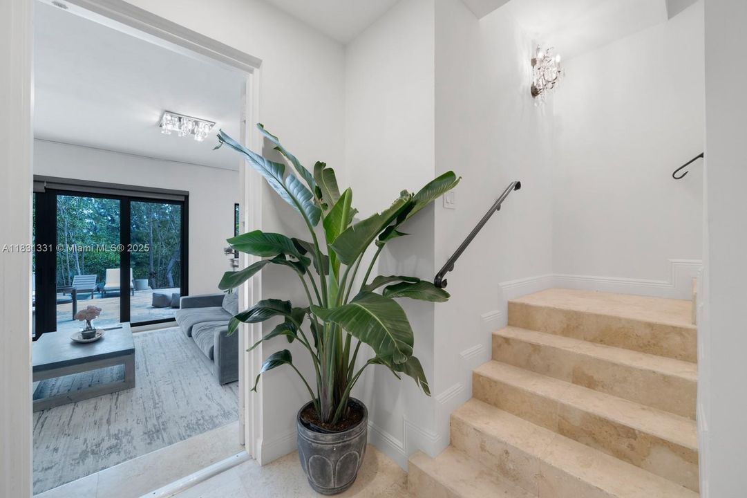 En Venta: $2,895,000 (4 camas, 3 baños, 4815 Pies cuadrados)