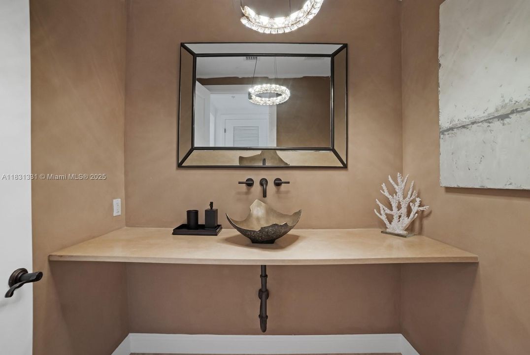 En Venta: $2,895,000 (4 camas, 3 baños, 4815 Pies cuadrados)