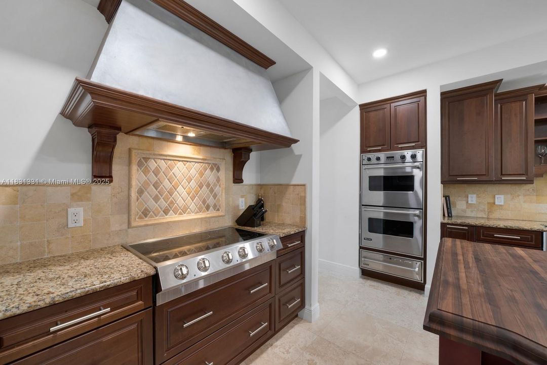 En Venta: $2,895,000 (4 camas, 3 baños, 4815 Pies cuadrados)