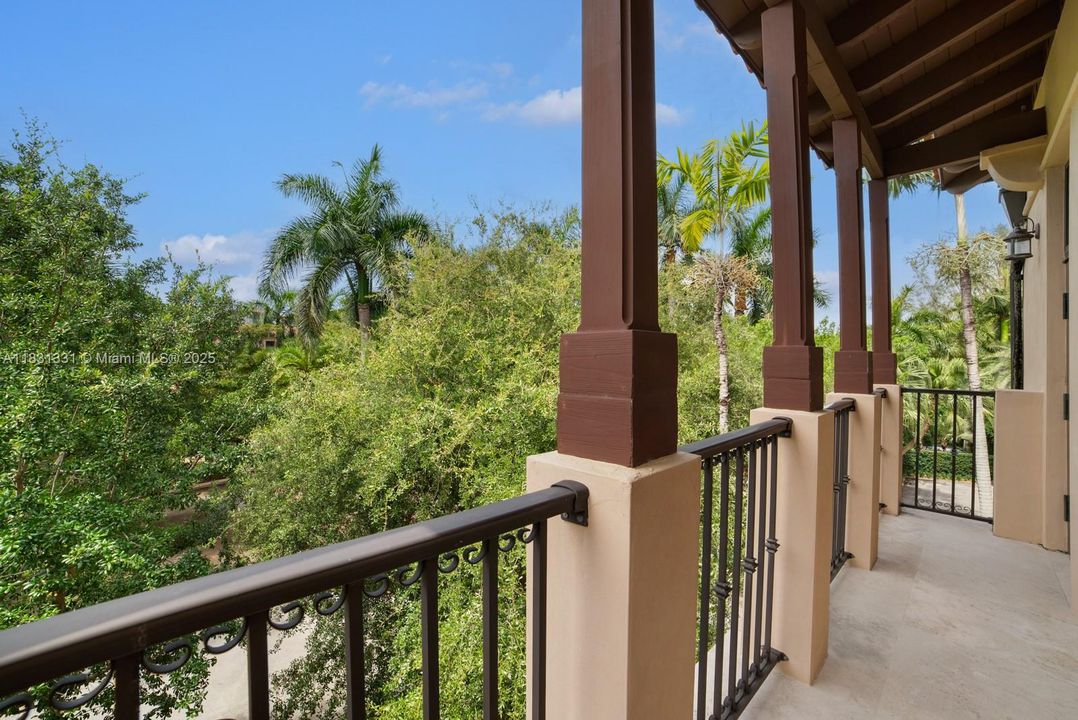 En Venta: $2,895,000 (4 camas, 3 baños, 4815 Pies cuadrados)