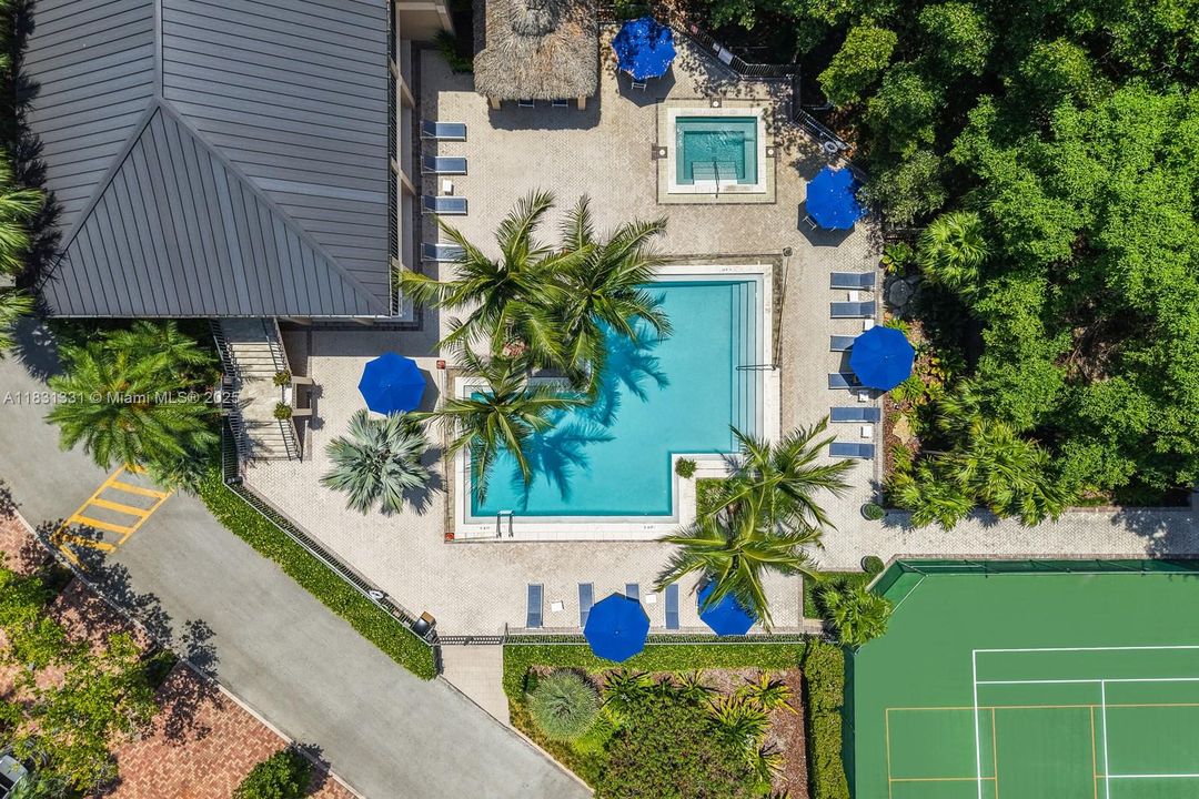 En Venta: $2,895,000 (4 camas, 3 baños, 4815 Pies cuadrados)