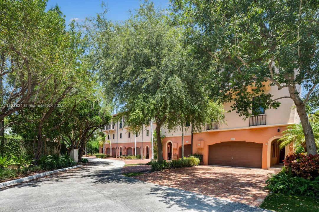 En Venta: $2,895,000 (4 camas, 3 baños, 4815 Pies cuadrados)