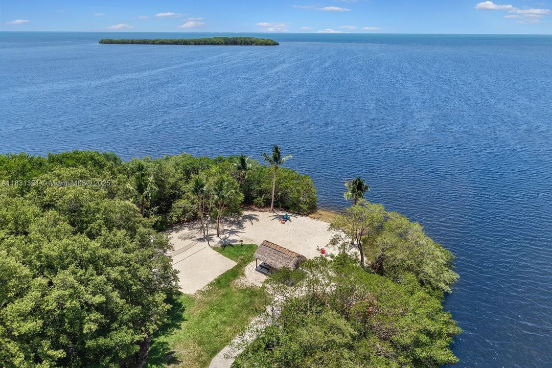 En Venta: $2,895,000 (4 camas, 3 baños, 4815 Pies cuadrados)