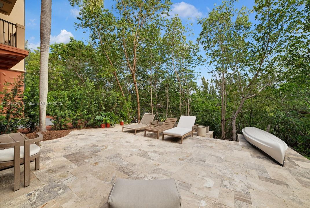 En Venta: $2,895,000 (4 camas, 3 baños, 4815 Pies cuadrados)