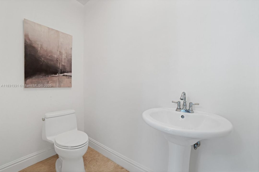 En Venta: $2,895,000 (4 camas, 3 baños, 4815 Pies cuadrados)