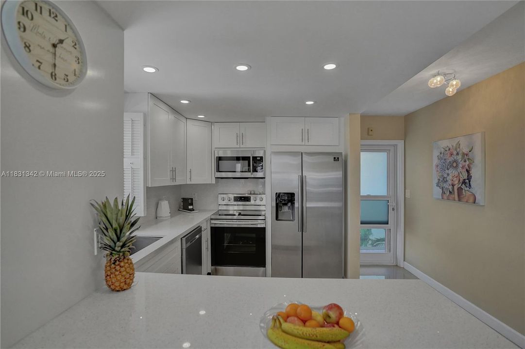 合同活跃: $595,000 (2 贝兹, 2 浴室, 975 平方英尺)