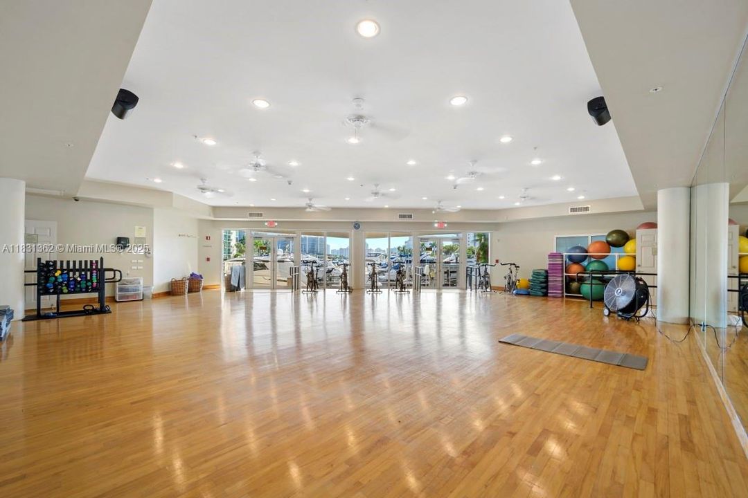 For Sale: $850,000 (3 beds, 2 baths, 2020 Square Feet)