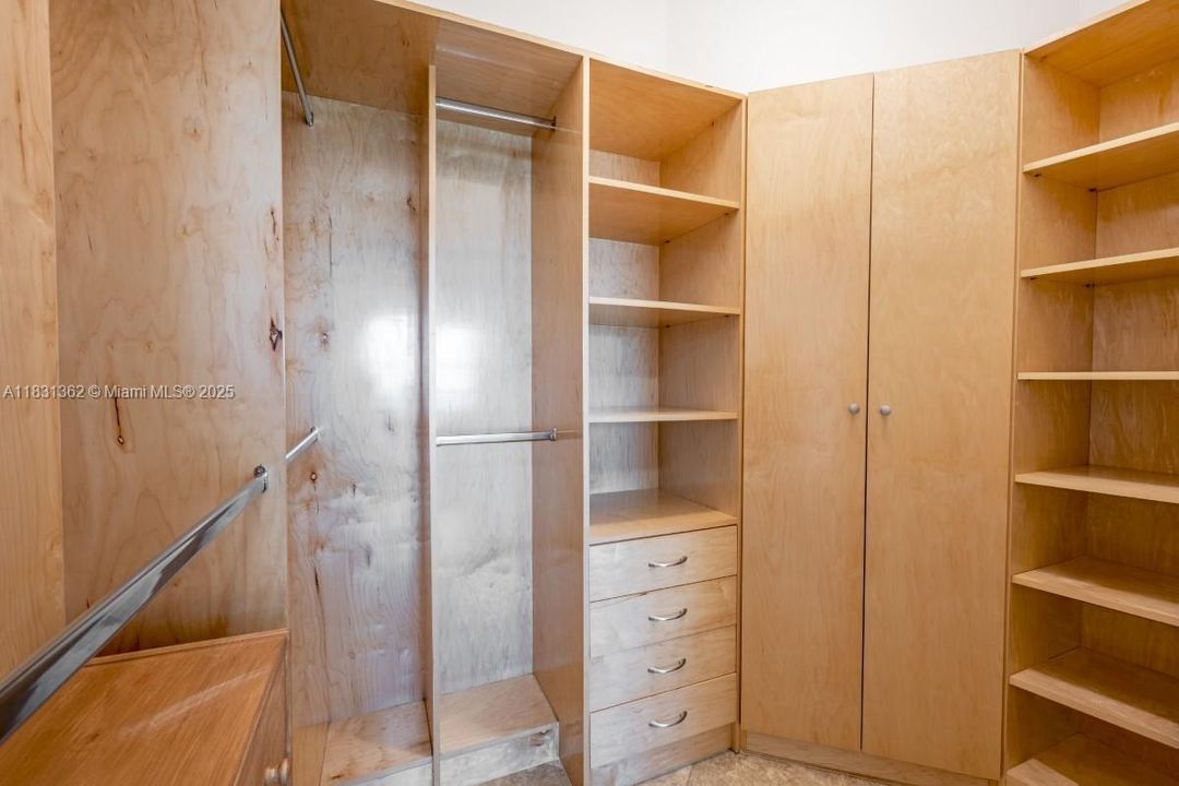 For Sale: $850,000 (3 beds, 2 baths, 2020 Square Feet)