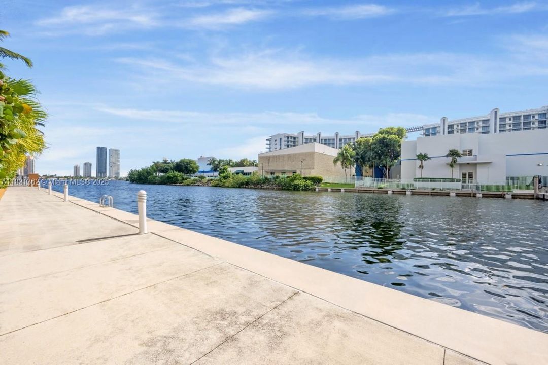 For Sale: $850,000 (3 beds, 2 baths, 2020 Square Feet)