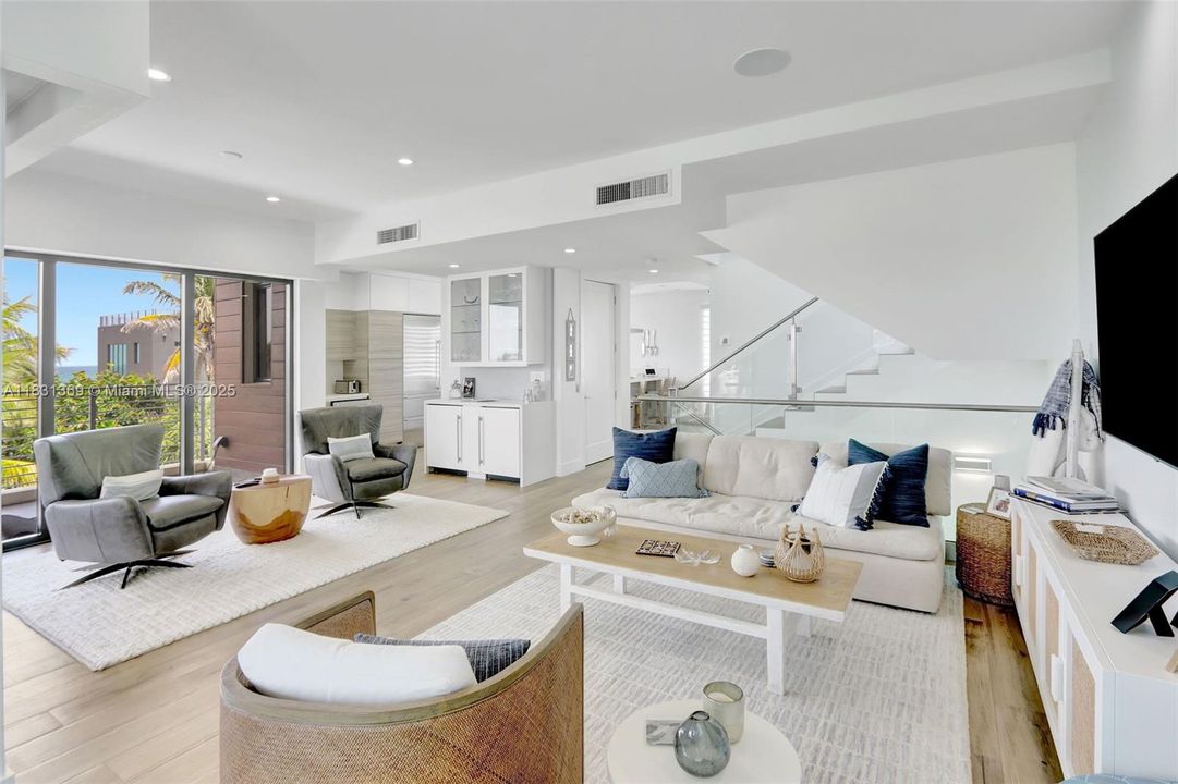 Active With Contract: $2,795,000 (4 beds, 3 baths, 2736 Square Feet)