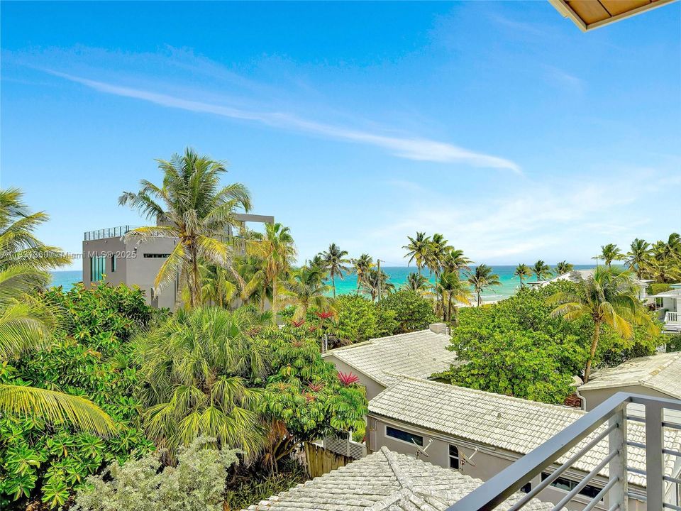 Active With Contract: $2,795,000 (4 beds, 3 baths, 2736 Square Feet)