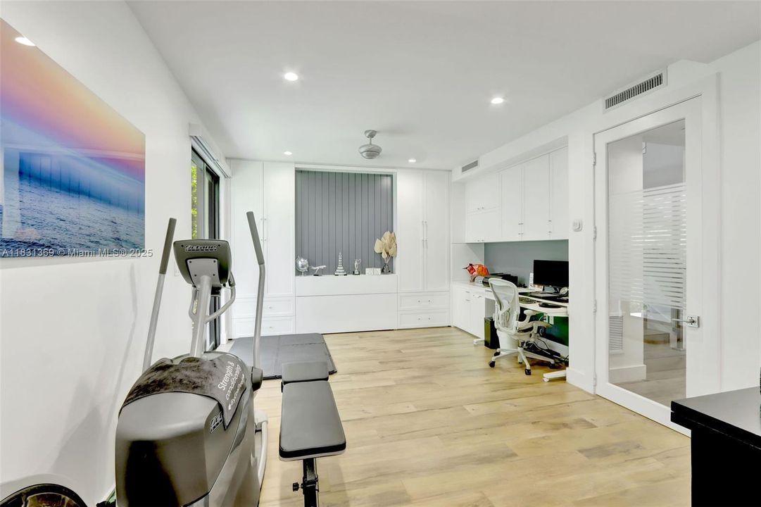 Active With Contract: $2,795,000 (4 beds, 3 baths, 2736 Square Feet)