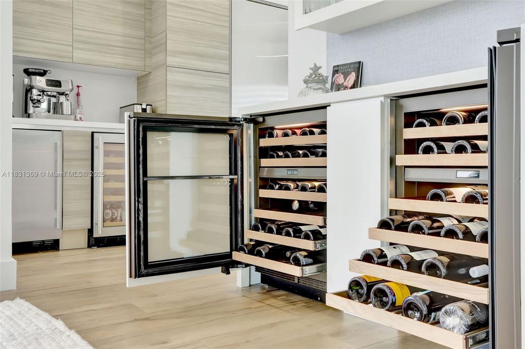 Active With Contract: $2,795,000 (4 beds, 3 baths, 2736 Square Feet)