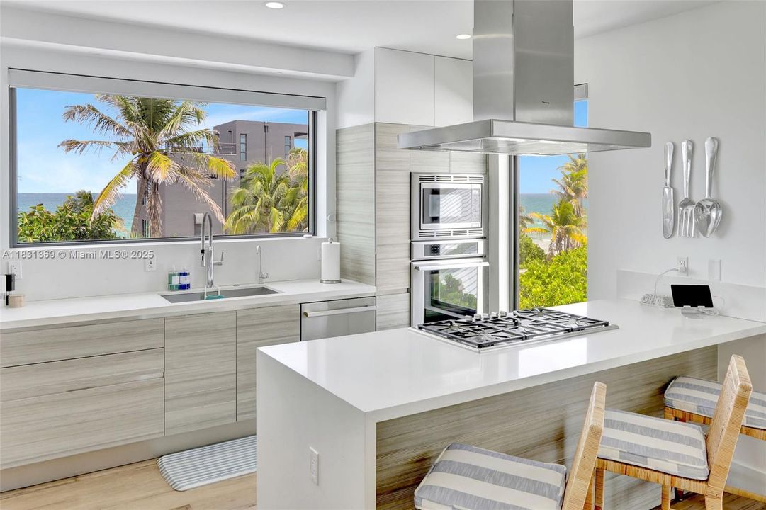 Active With Contract: $2,795,000 (4 beds, 3 baths, 2736 Square Feet)