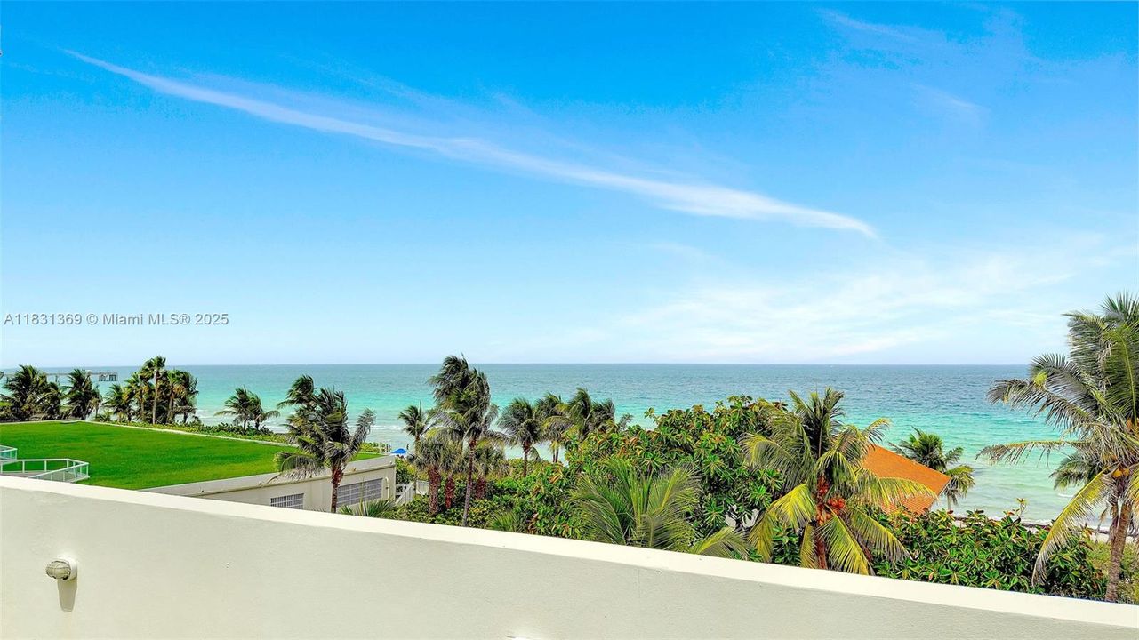 Active With Contract: $2,795,000 (4 beds, 3 baths, 2736 Square Feet)