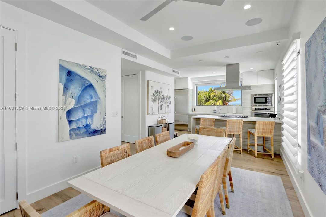 Active With Contract: $2,795,000 (4 beds, 3 baths, 2736 Square Feet)