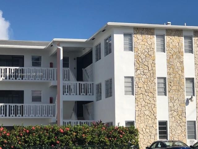 待售: $145,000 (1 贝兹, 1 浴室, 564 平方英尺)