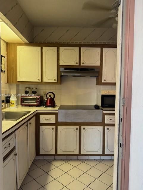 待售: $145,000 (1 贝兹, 1 浴室, 564 平方英尺)