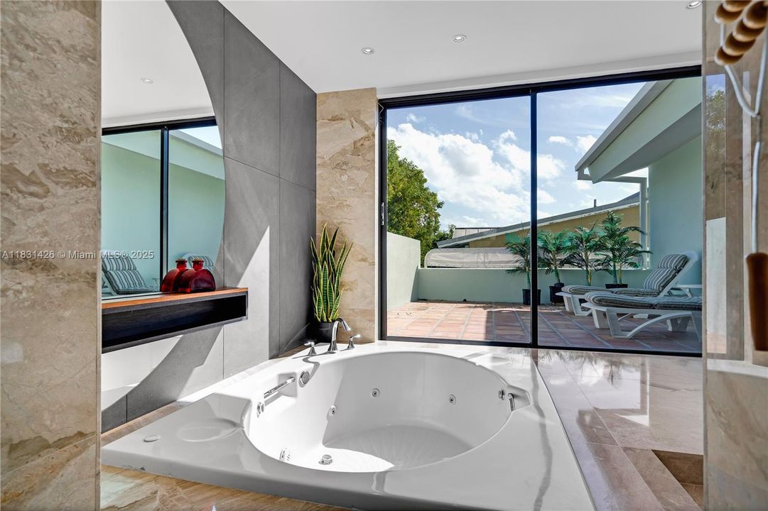 待售: $5,725,000 (4 贝兹, 4 浴室, 4546 平方英尺)